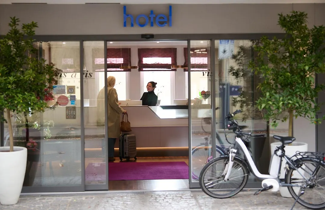 Hotel Vis à vis-1